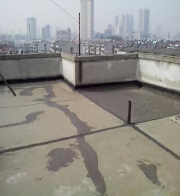 东宝漏水维修 楼顶漏水是什么原因，楼顶漏水维修方法是什么?